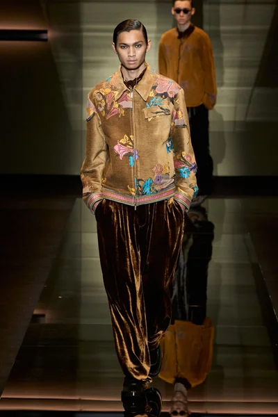 Look 99